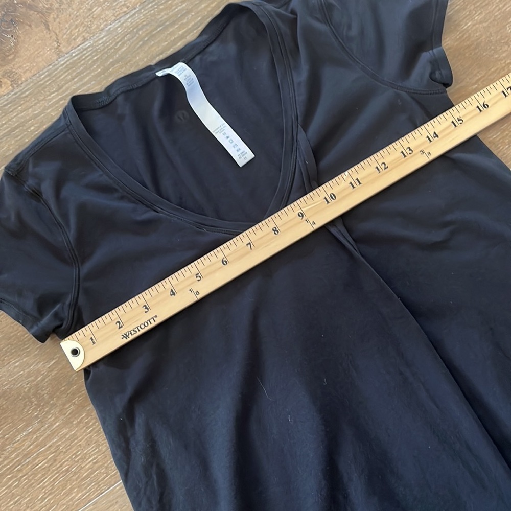 Lululemon Knot a Problem V-Neck Tee in Black size 4 - Picture 9 of 10